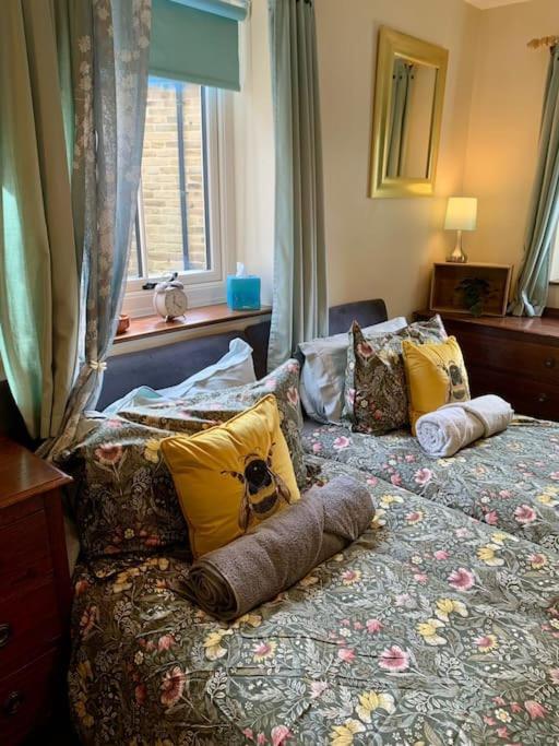 Bronte Stables - Cozy Period House With Parking And Walled Garden Holiday home Thornton (West Yorkshire)