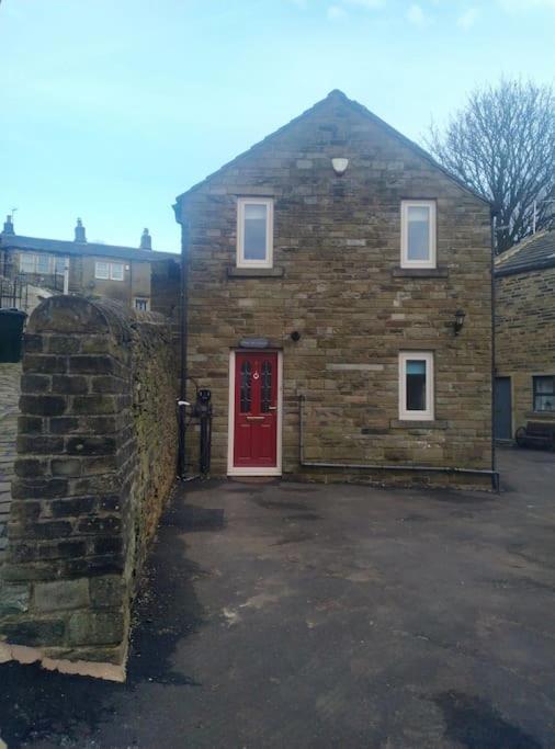 Bronte Stables - Cozy Period House With Parking And Walled Garden *