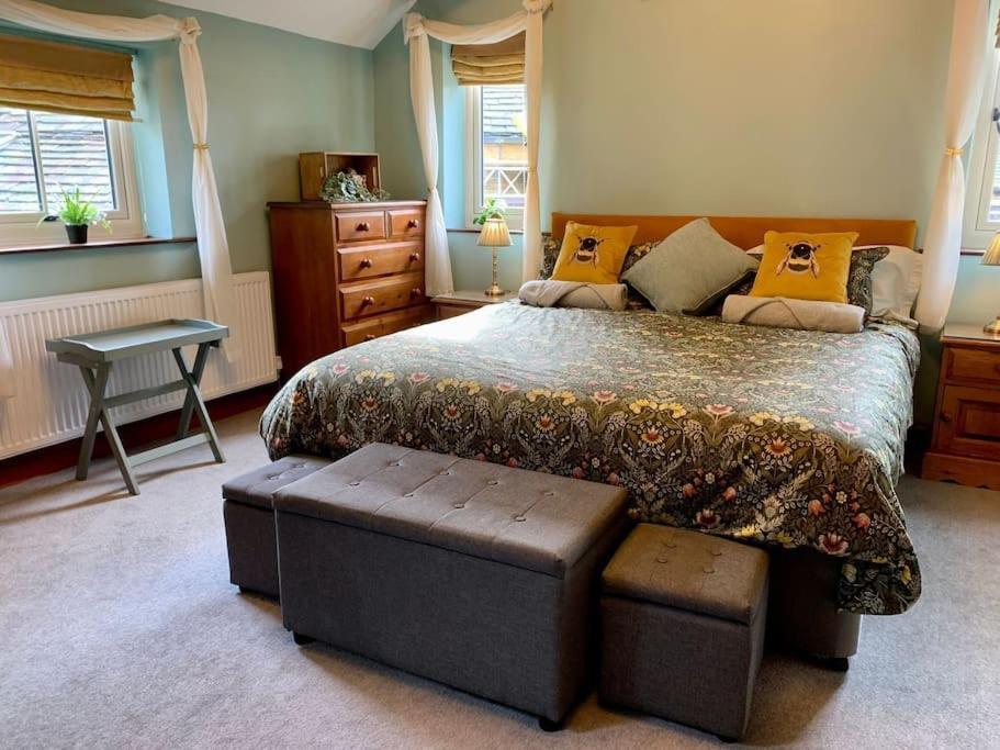 Bronte Stables - Cozy Period House With Parking And Walled Garden Holiday home Thornton (West Yorkshire)