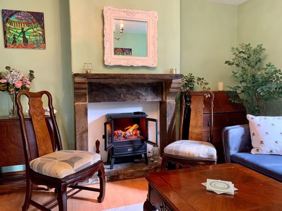 Bronte Stables - Cozy Period House With Parking And Walled Garden